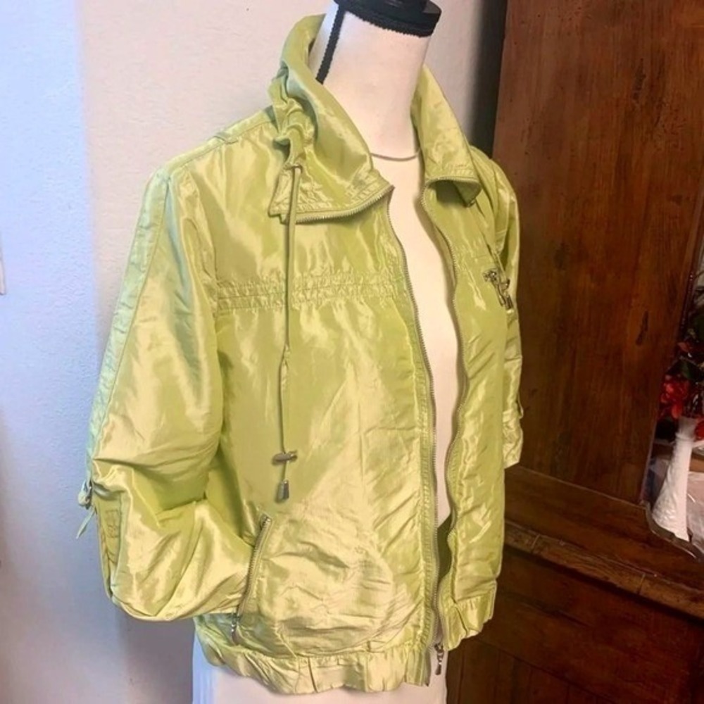 Chico's Chartreuse Green Nylon Windbreaker Roll Tab Sleeve Jacket Size 1 M